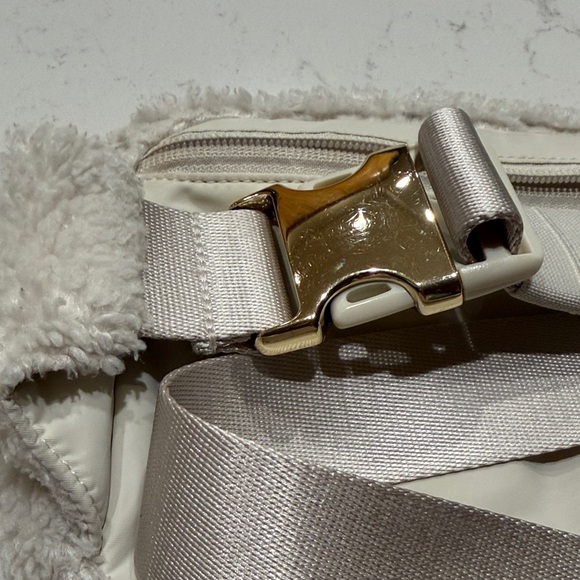 lululemon athletica Off-White Sherpa Crossbody Bag - Picture 8 of 10